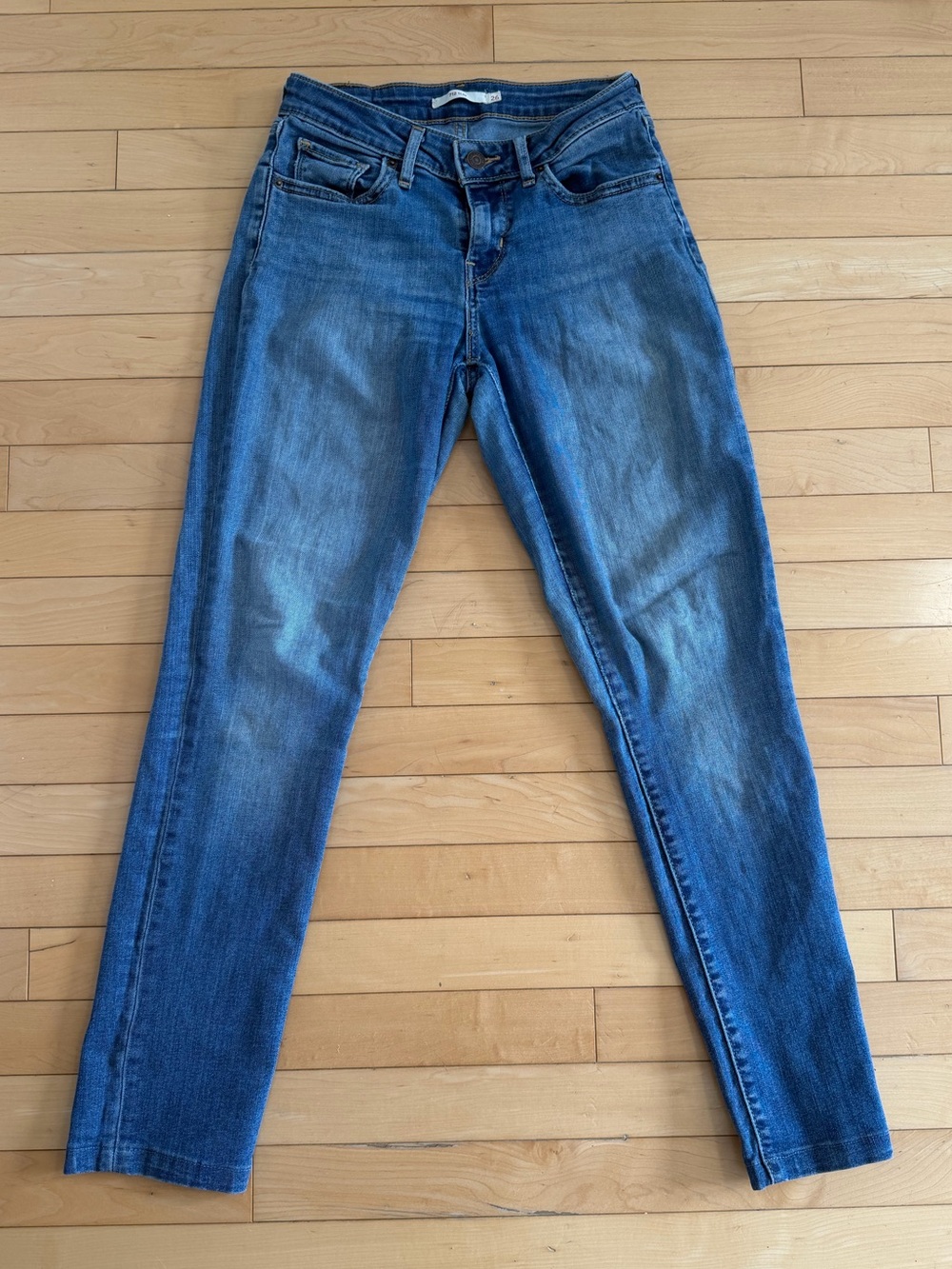 Levi's 712 Slim Jeans Women's Size 26 Medium Wash Stretch Denim